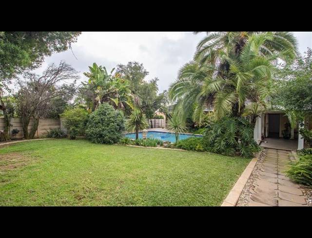 4 BEDROOM HOUSE FOR SALE IN VAN RIEBEECK PARK